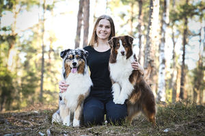Tina Sperring med två hundar